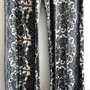 RARE NOVELLA ROYALE JANIS BELLS- Blue Lace. 🌸🌸🌸